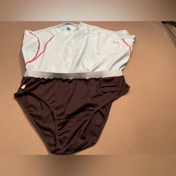 Under Armour Women’s Running‎ Shorts, size XL - Picture 5 of 6